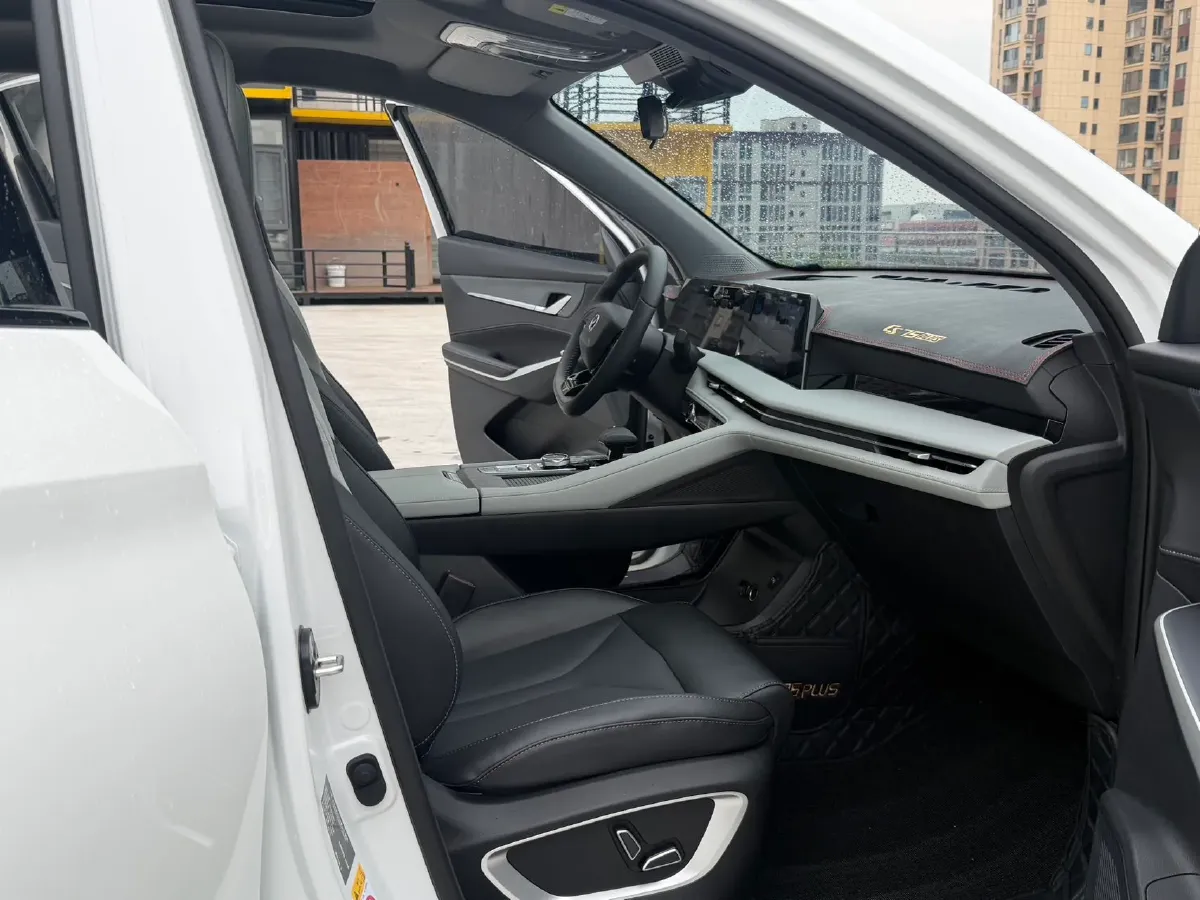 2025 ChangAn CS75 Plus 1.5T 188HP L4 8AT,autocango,china used car exporter,china ev exporter,chinese used car exporter,chinese used ev exporter