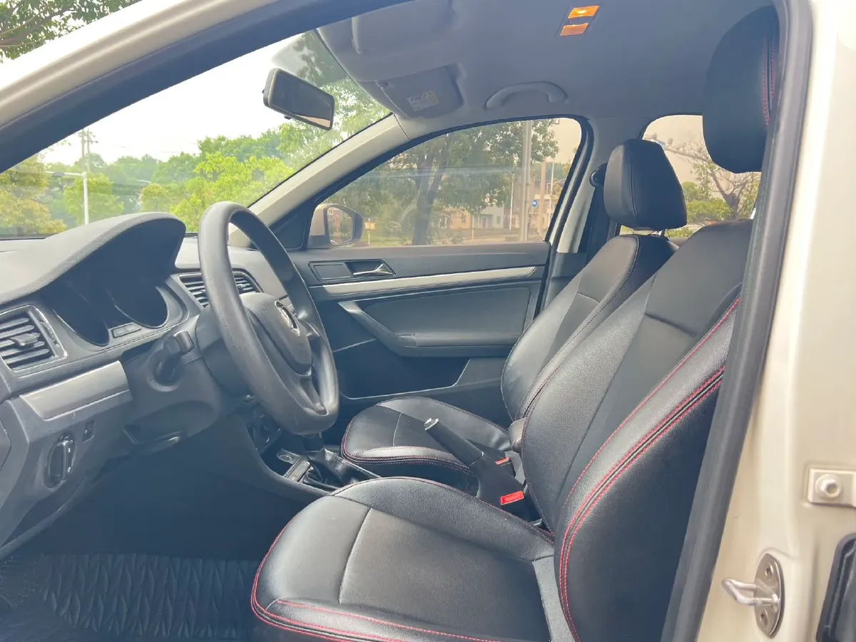 2018 Landwind XiaoYao 1.5T 163HP L4 CVT,autocango,china used car exporter,china ev exporter,chinese used car exporter,chinese used ev exporter