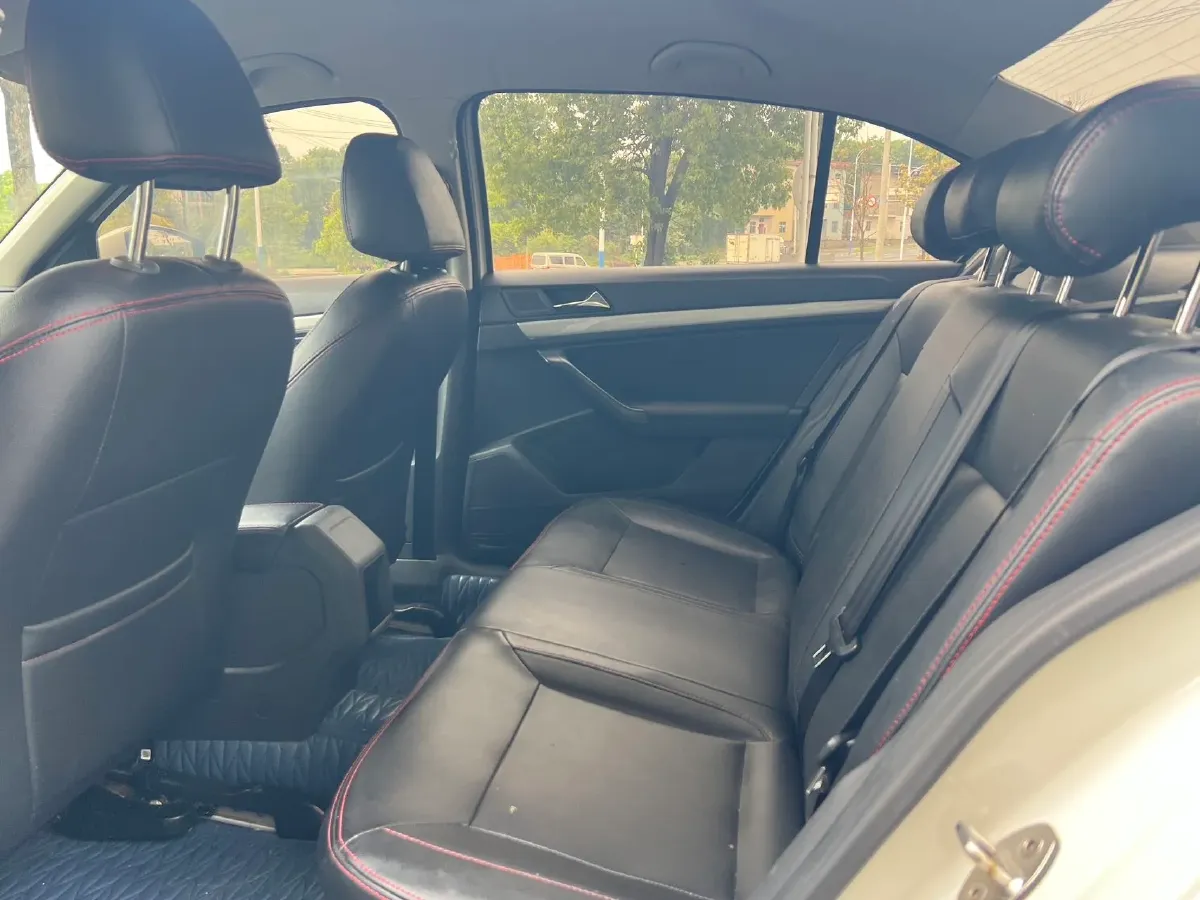 2018 Landwind XiaoYao 1.5T 163HP L4 CVT,autocango,china used car exporter,china ev exporter,chinese used car exporter,chinese used ev exporter