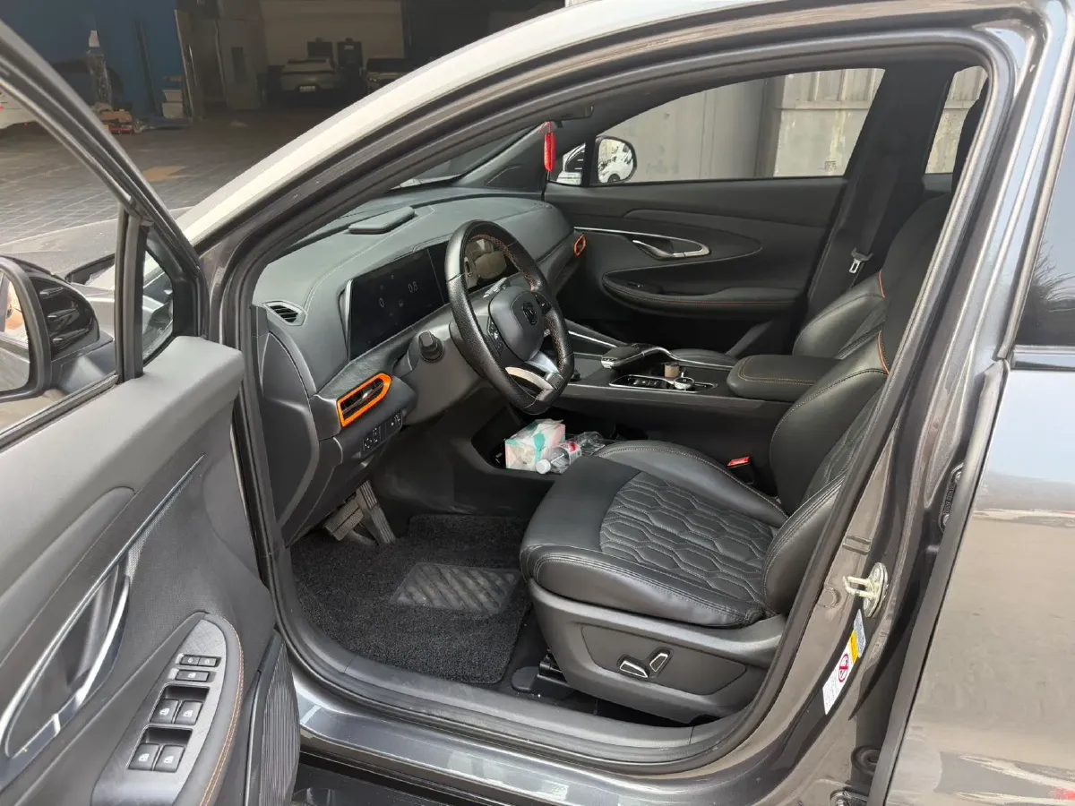 2022 ChangAn UNI-T 1.5T 188HP L4 7DCT,autocango,china used car exporter,china ev exporter,chinese used car exporter,chinese used ev exporter