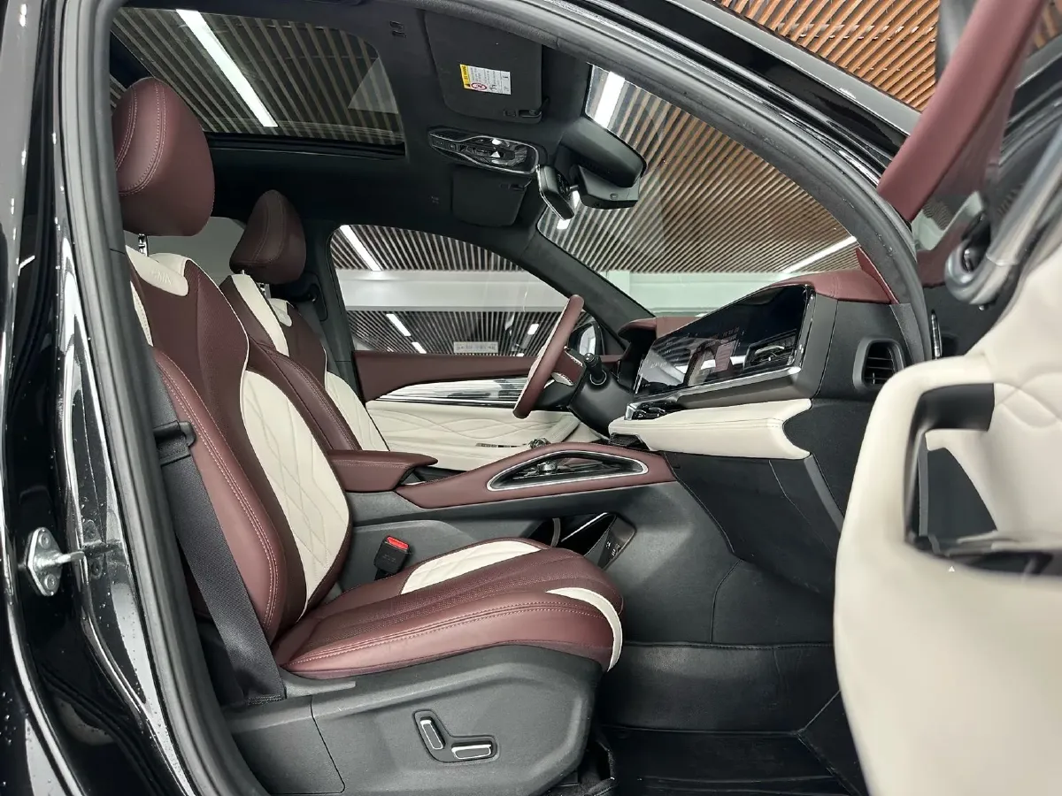 2021 Geely Monjaro 2.0T 218HP L4 7DCT,autocango,china used car exporter,china ev exporter,chinese used car exporter,chinese used ev exporter