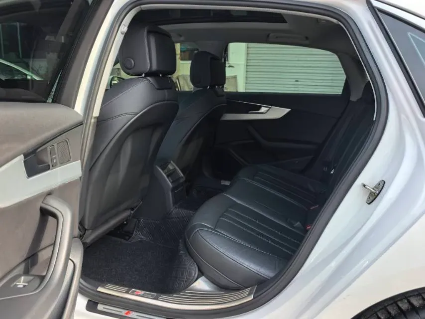 2022 Audi A4L 2.0T 190HP L4 7DCT,autocango,china used car exporter,china ev exporter,chinese used car exporter,chinese used ev exporter