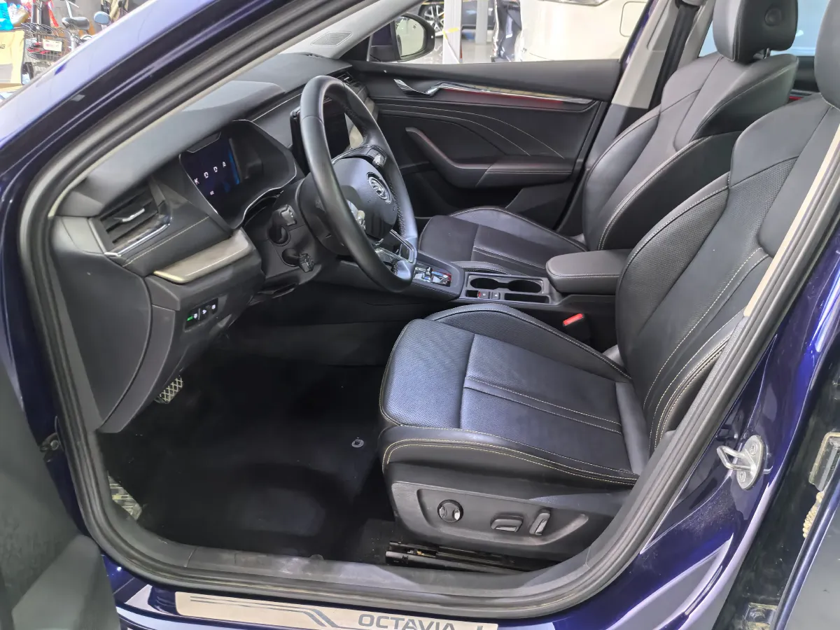 2022 Skoda Octavia 1.4T 150HP L4 7DCT,autocango,china used car exporter,china ev exporter,chinese used car exporter,chinese used ev exporter