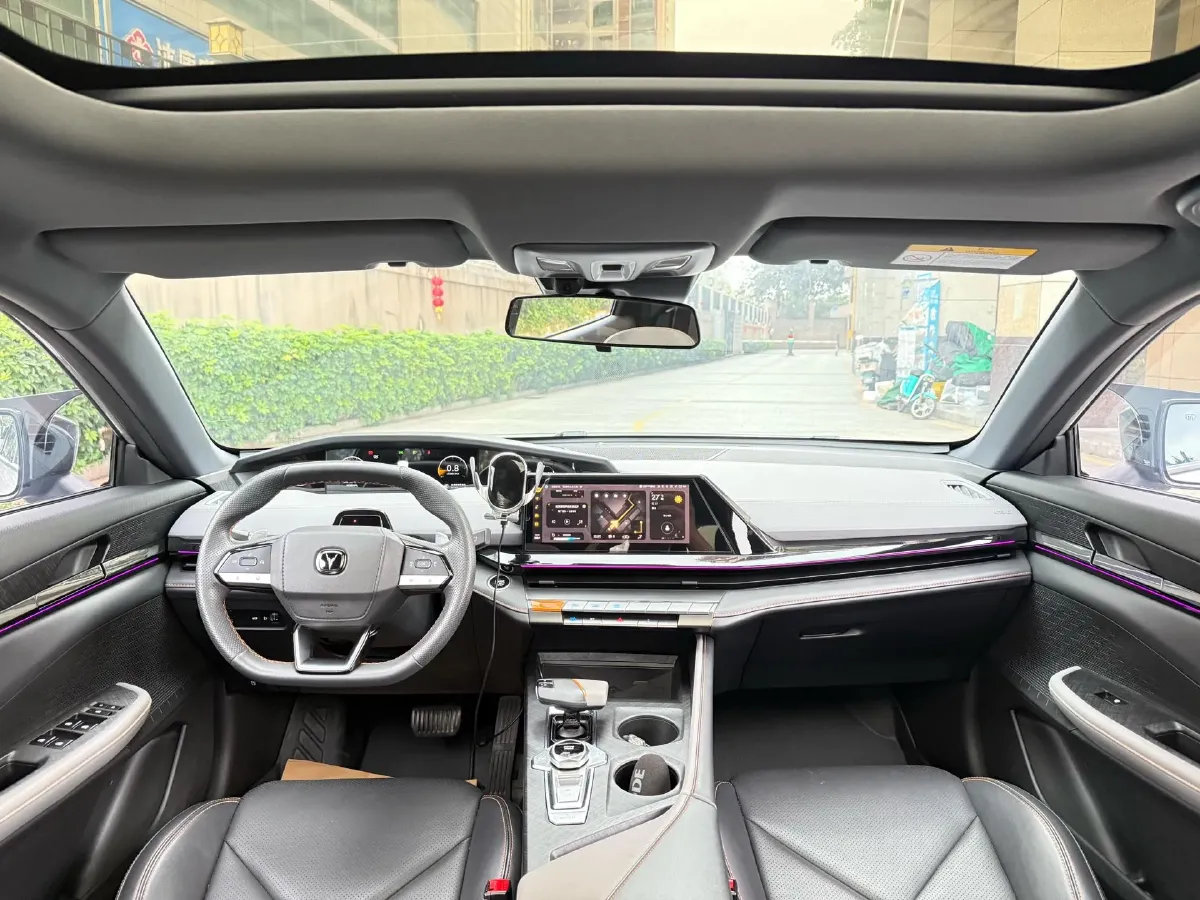 2022 ChangAn UNI-V 1.5T 188HP L4 7DCT,autocango,china used car exporter,china ev exporter,chinese used car exporter,chinese used ev exporter