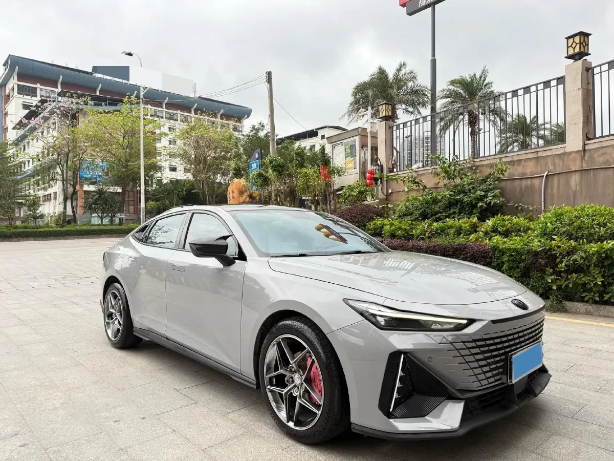 2022 ChangAn UNI-V 1.5T 188HP L4 7DCT,autocango,china used car exporter,china ev exporter,chinese used car exporter,chinese used ev exporter