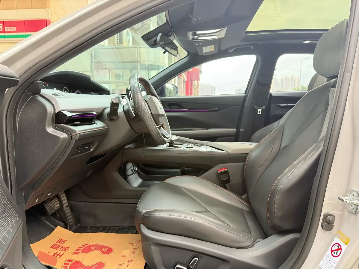 2022 ChangAn UNI-V 1.5T 188HP L4 7DCT,autocango,china used car exporter,china ev exporter,chinese used car exporter,chinese used ev exporter