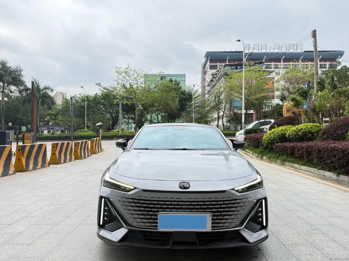 2022 ChangAn UNI-V 1.5T 188HP L4 7DCT,autocango,china used car exporter,china ev exporter,chinese used car exporter,chinese used ev exporter