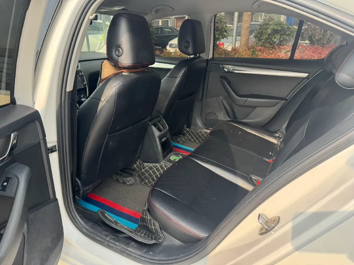 2018 Skoda Octavia 1.2T 116HP L4 7DCT,autocango,china used car exporter,china ev exporter,chinese used car exporter,chinese used ev exporter