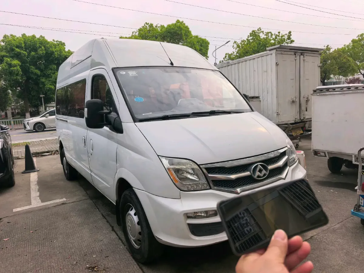 2017 MAXUS XinTu V80 2.5T 136HP L4 6MT,autocango,china used car exporter,china ev exporter,chinese used car exporter,chinese used ev exporter