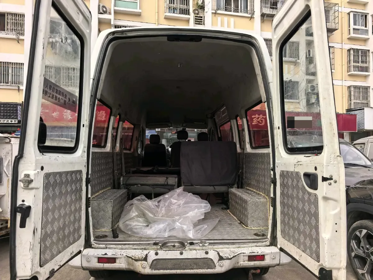 2017 MAXUS XinTu V80 2.5T 136HP L4 6MT,autocango,china used car exporter,china ev exporter,chinese used car exporter,chinese used ev exporter