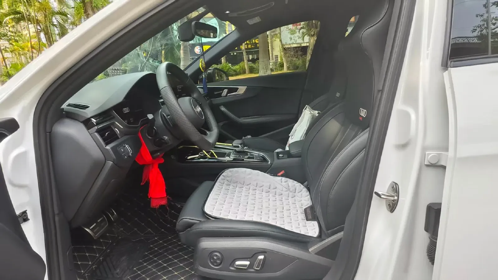 2024 Audi A4L 2.0T 190HP L4 7DCT,autocango,china used car exporter,china ev exporter,chinese used car exporter,chinese used ev exporter