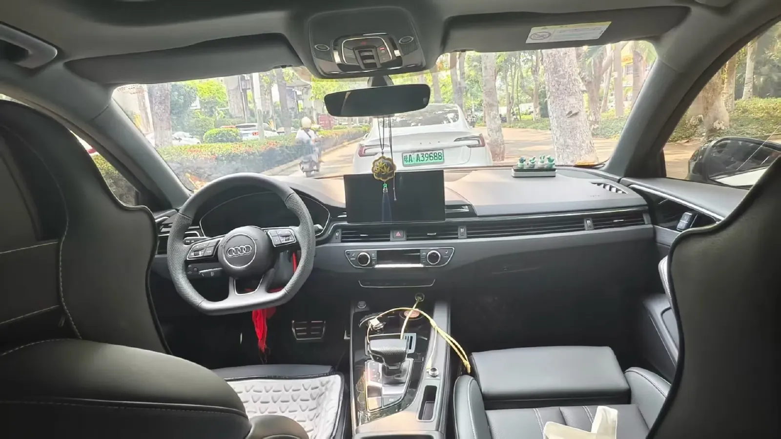 2024 Audi A4L 2.0T 190HP L4 7DCT,autocango,china used car exporter,china ev exporter,chinese used car exporter,chinese used ev exporter