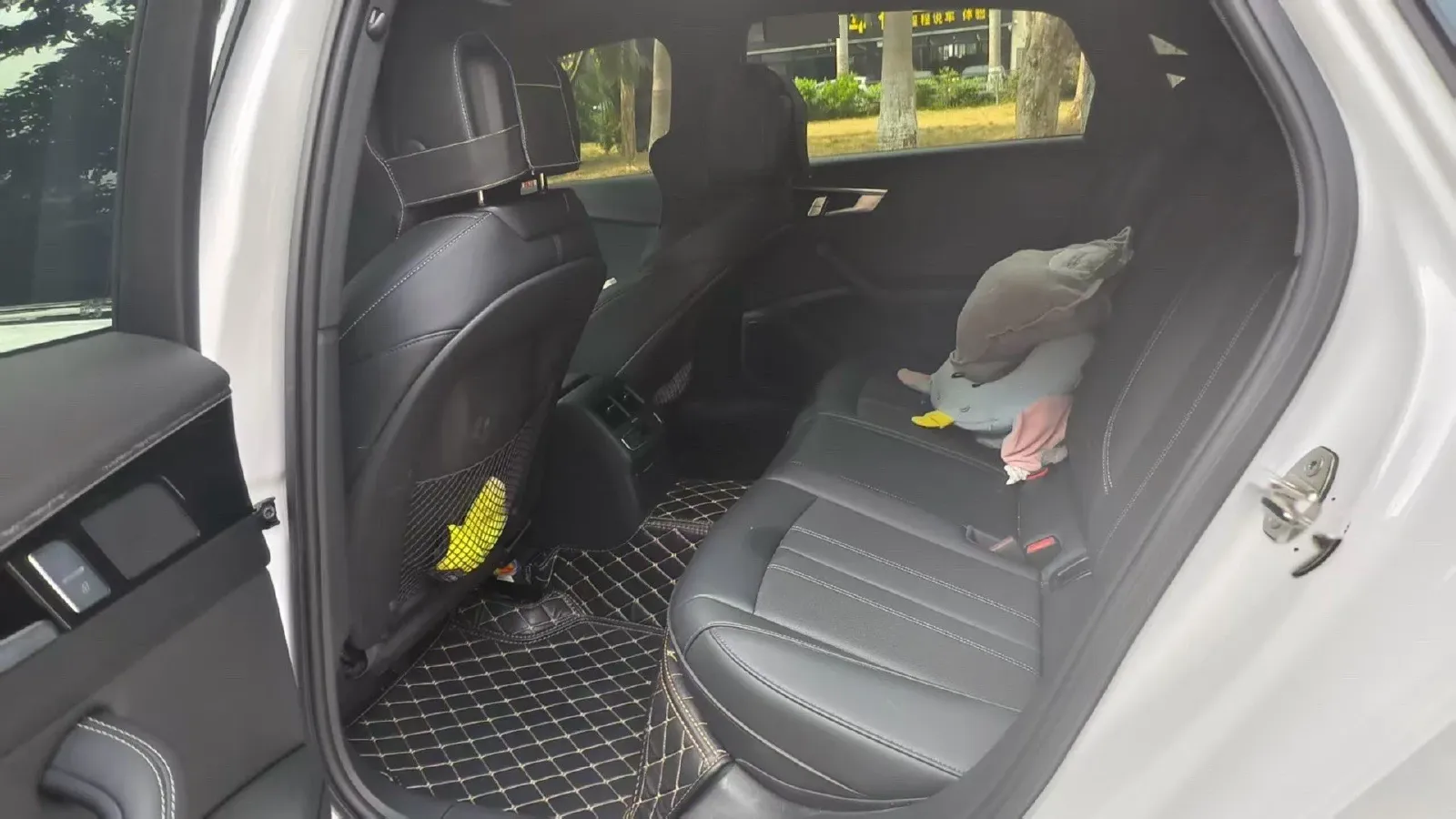 2024 Audi A4L 2.0T 190HP L4 7DCT,autocango,china used car exporter,china ev exporter,chinese used car exporter,chinese used ev exporter