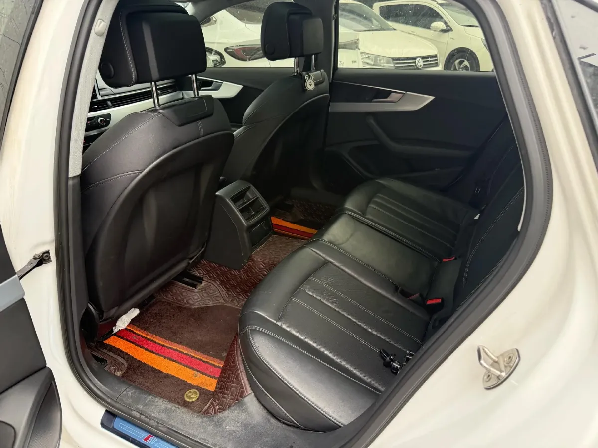 2024 Audi A4L 2.0T 190HP L4 7DCT,autocango,china used car exporter,china ev exporter,chinese used car exporter,chinese used ev exporter