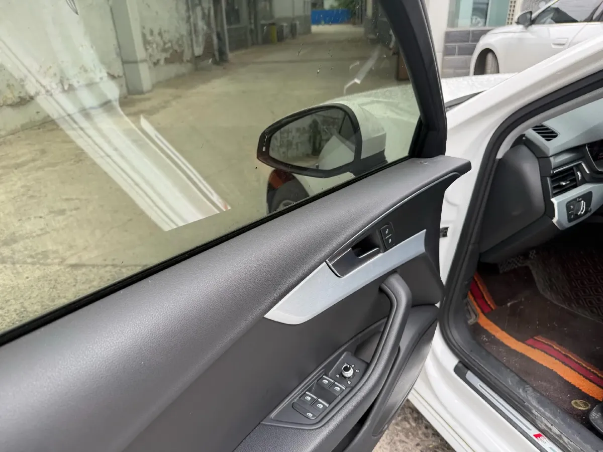 2024 Audi A4L 2.0T 190HP L4 7DCT,autocango,china used car exporter,china ev exporter,chinese used car exporter,chinese used ev exporter