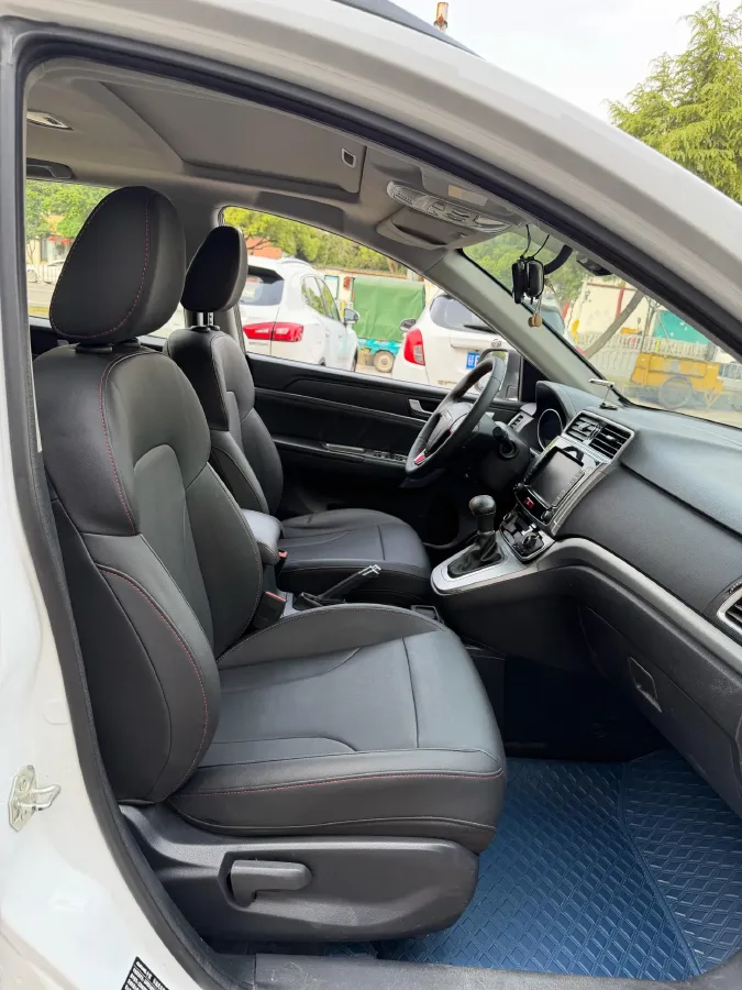 2019 Haval M6 1.5T 150HP L4 7DCT,autocango,china used car exporter,china ev exporter,chinese used car exporter,chinese used ev exporter