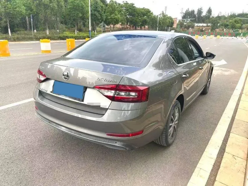 2018 Skoda Octavia 1.2T 116HP L4 7DCT,autocango,china used car exporter,china ev exporter,chinese used car exporter,chinese used ev exporter