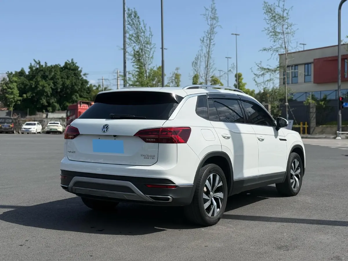 2019 Jeep Cherokee 2.0T 234HP L4 9AT,autocango,china used car exporter,china ev exporter,chinese used car exporter,chinese used ev exporter