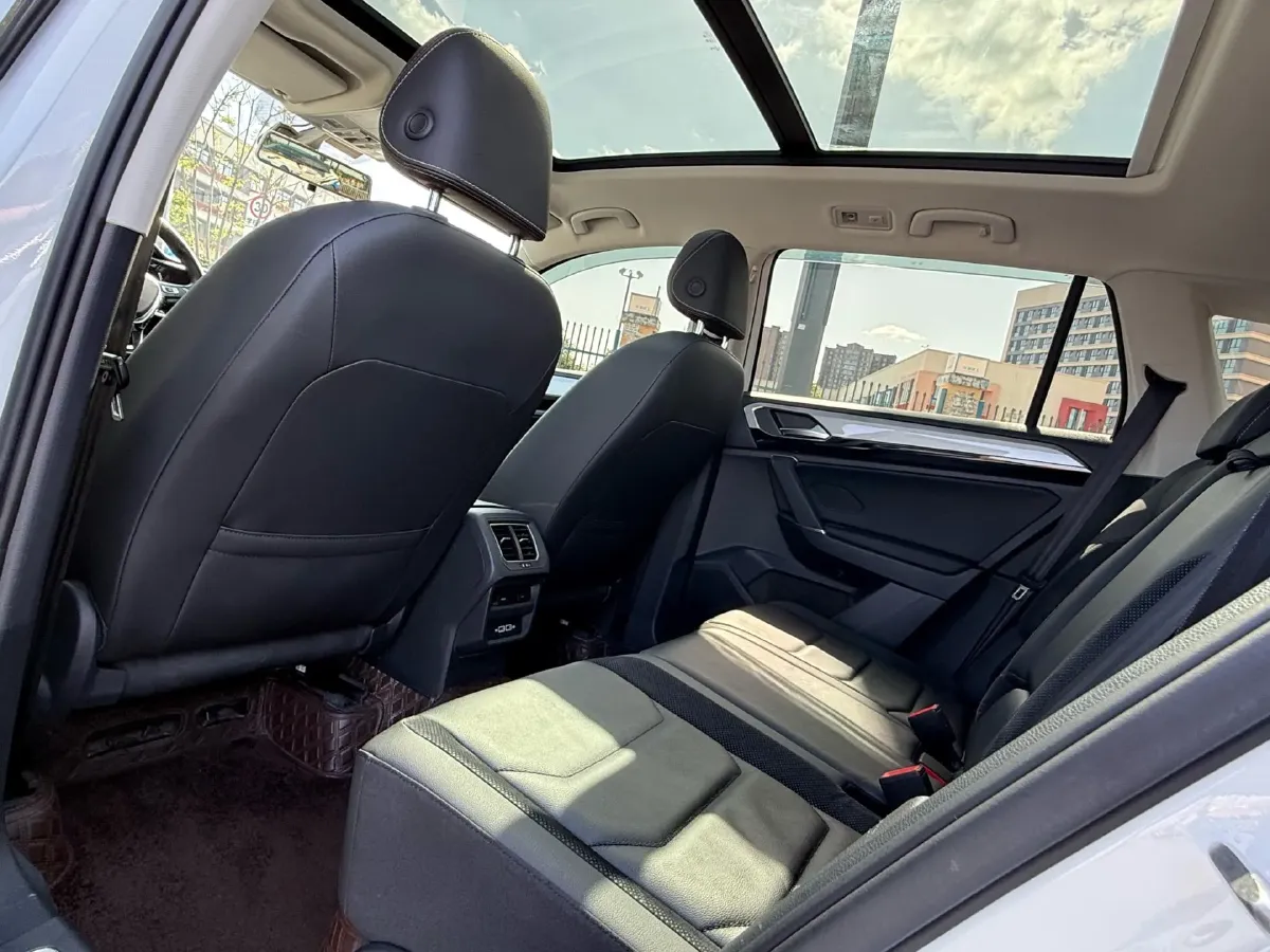 2019 Jeep Cherokee 2.0T 234HP L4 9AT,autocango,china used car exporter,china ev exporter,chinese used car exporter,chinese used ev exporter