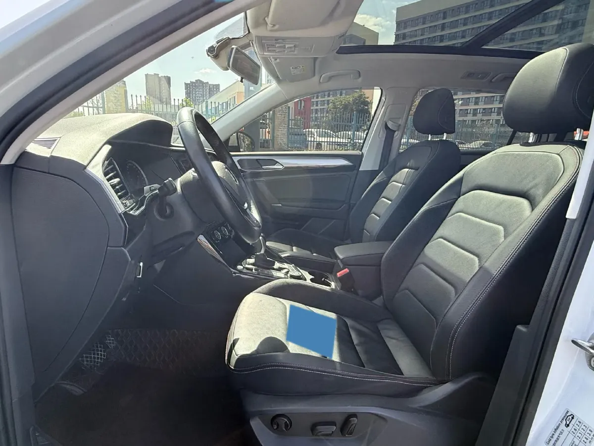 2019 Jeep Cherokee 2.0T 234HP L4 9AT,autocango,china used car exporter,china ev exporter,chinese used car exporter,chinese used ev exporter