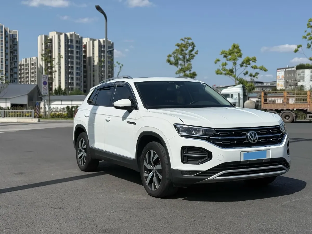 2019 Jeep Cherokee 2.0T 234HP L4 9AT,autocango,china used car exporter,china ev exporter,chinese used car exporter,chinese used ev exporter