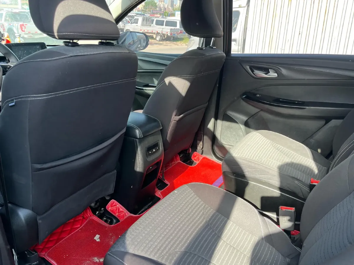 2019 BaoJun 730 1.5L 105HP L4 6MT,autocango,china used car exporter,china ev exporter,chinese used car exporter,chinese used ev exporter