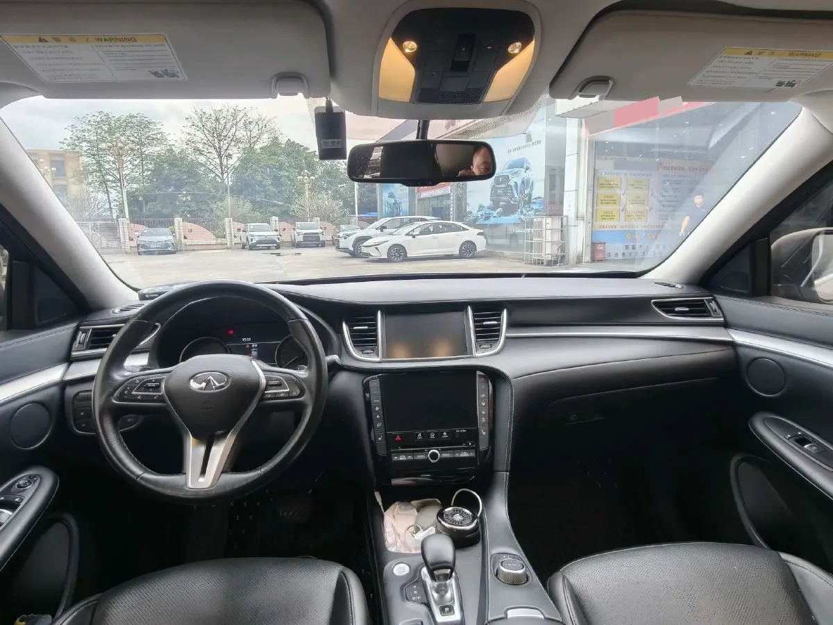 2018 Infiniti QX30 2.0T 211HP L4 7DCT,autocango,china used car exporter,china ev exporter,chinese used car exporter,chinese used ev exporter