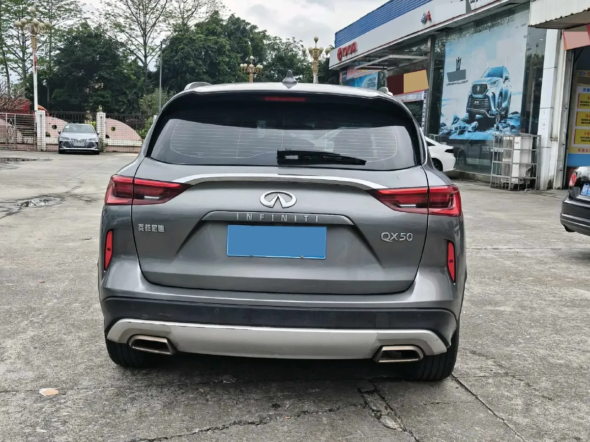 2018 Infiniti QX30 2.0T 211HP L4 7DCT,autocango,china used car exporter,china ev exporter,chinese used car exporter,chinese used ev exporter