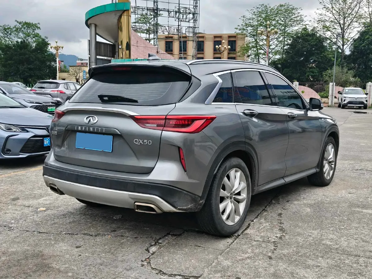 2018 Infiniti QX30 2.0T 211HP L4 7DCT,autocango,china used car exporter,china ev exporter,chinese used car exporter,chinese used ev exporter