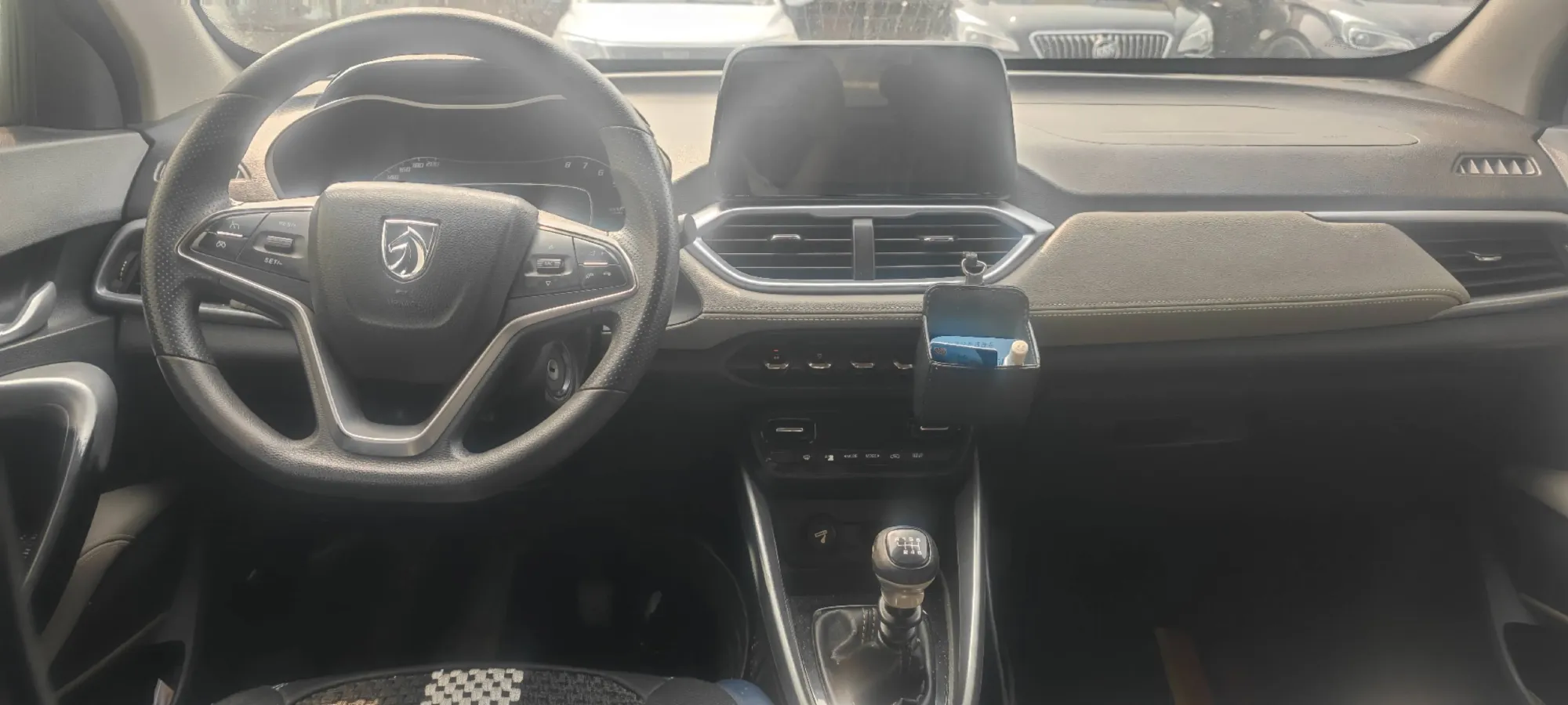 2019 BaoJun 730 1.5L 105HP L4 6MT,autocango,china used car exporter,china ev exporter,chinese used car exporter,chinese used ev exporter