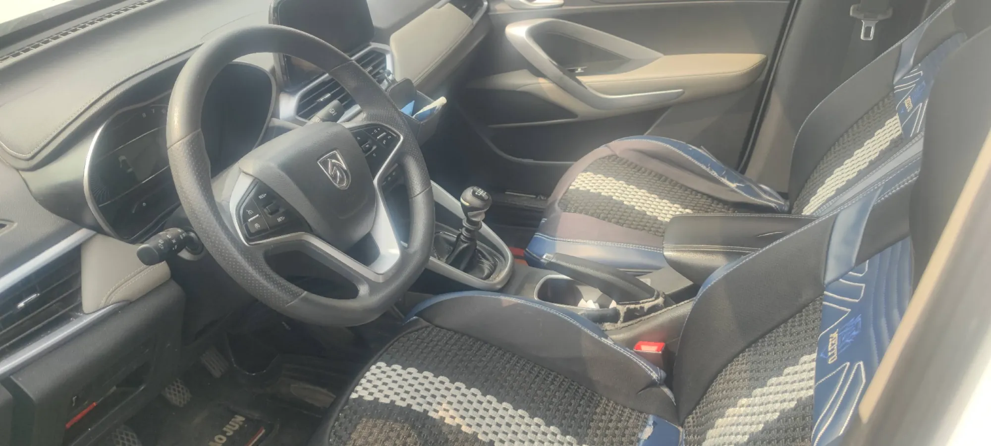 2019 BaoJun 730 1.5L 105HP L4 6MT,autocango,china used car exporter,china ev exporter,chinese used car exporter,chinese used ev exporter