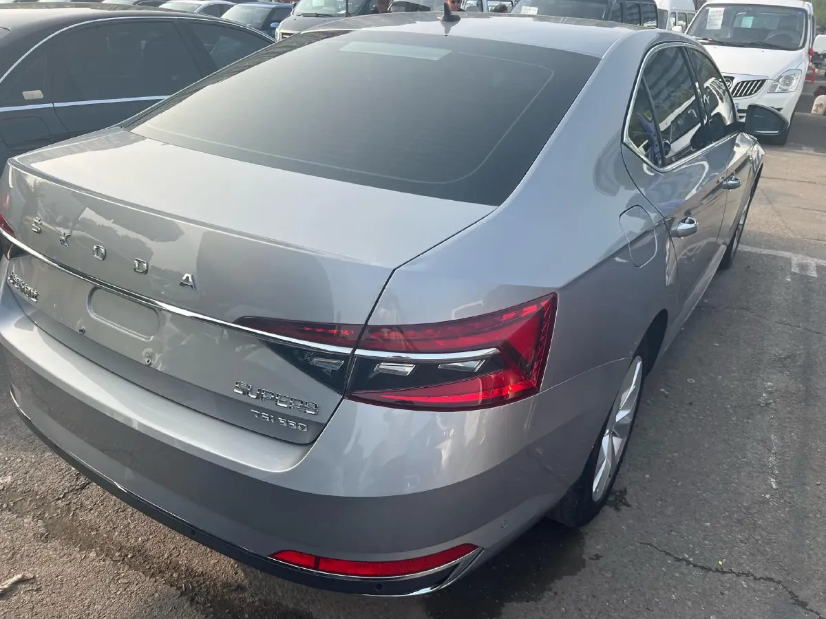 2019 Skoda Superb 2.0T 186HP L4 7DCT,autocango,china used car exporter,china ev exporter,chinese used car exporter,chinese used ev exporter