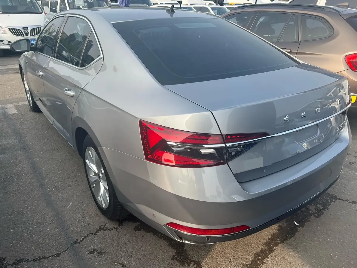 2019 Skoda Superb 2.0T 186HP L4 7DCT,autocango,china used car exporter,china ev exporter,chinese used car exporter,chinese used ev exporter