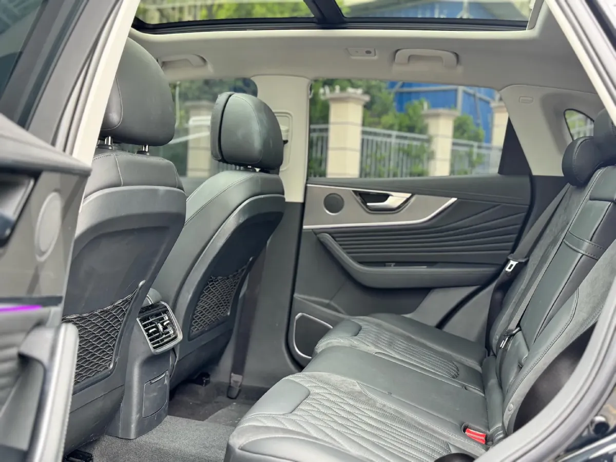 2023 HongQi HS5 2.0T 252HP L4 8AT,autocango,china used car exporter,china ev exporter,chinese used car exporter,chinese used ev exporter