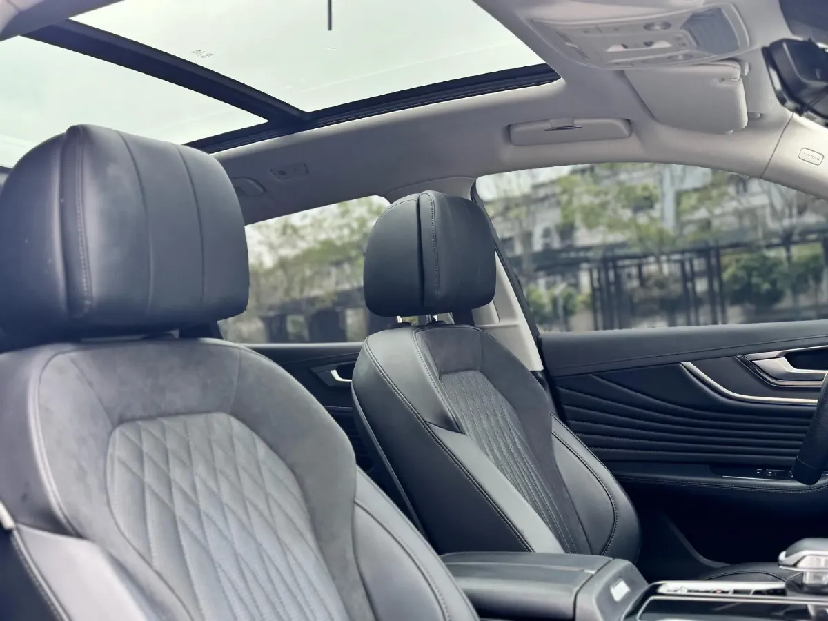 2023 HongQi HS5 2.0T 252HP L4 8AT,autocango,china used car exporter,china ev exporter,chinese used car exporter,chinese used ev exporter