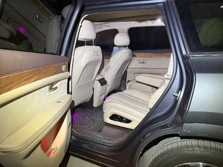 2024 AITO AITO M7 1.5T 152HP L4 REEV 40KWH,autocango,china used car exporter,china ev exporter,chinese used car exporter,chinese used ev exporter