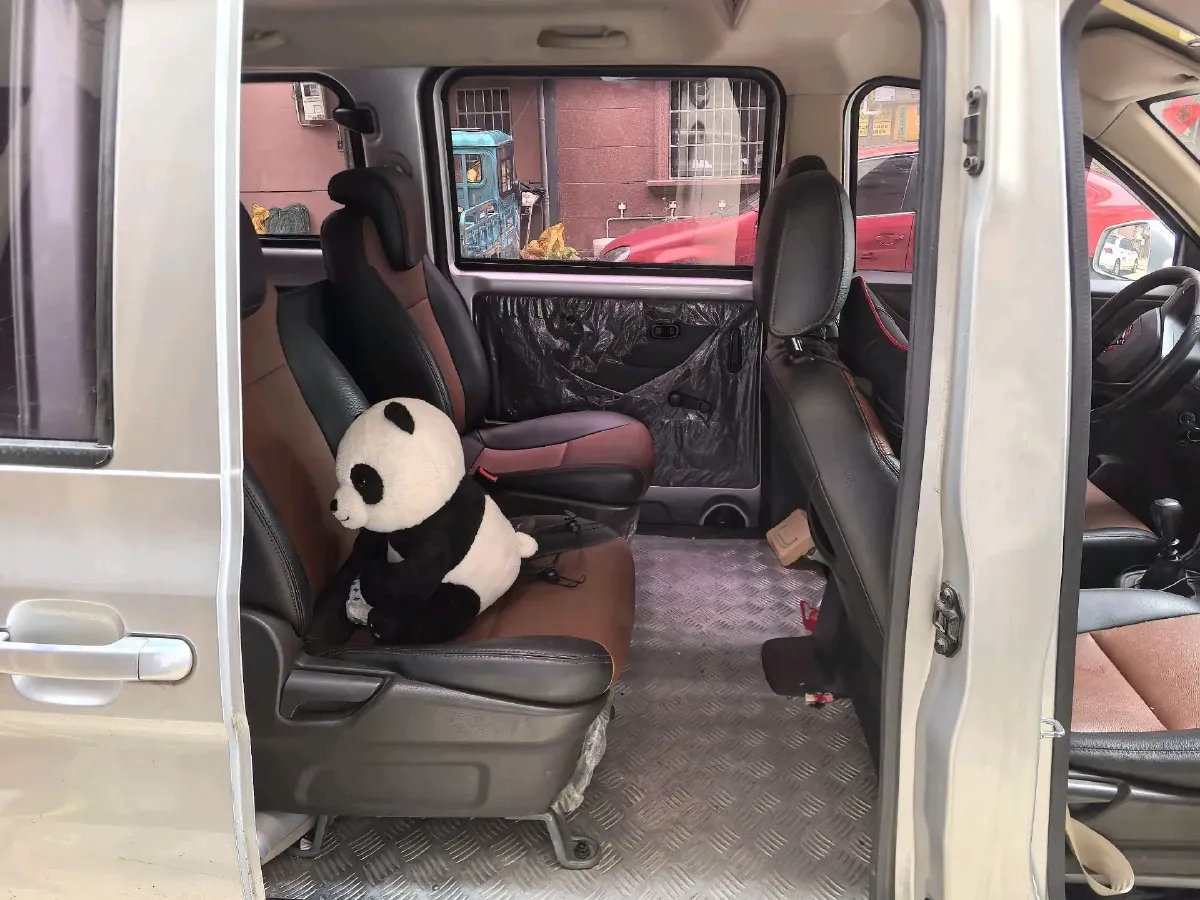 2021 WuLing HongGuang V 1.5L 99HP L4 6MT,autocango,china used car exporter,china ev exporter,chinese used car exporter,chinese used ev exporter