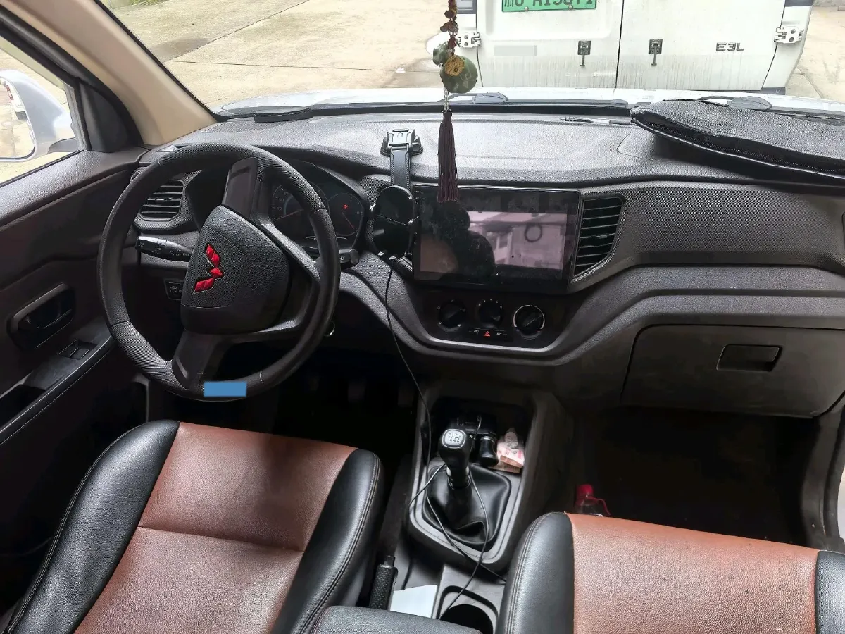 2021 WuLing HongGuang V 1.5L 99HP L4 6MT,autocango,china used car exporter,china ev exporter,chinese used car exporter,chinese used ev exporter