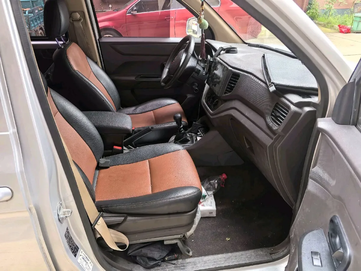 2021 WuLing HongGuang V 1.5L 99HP L4 6MT,autocango,china used car exporter,china ev exporter,chinese used car exporter,chinese used ev exporter