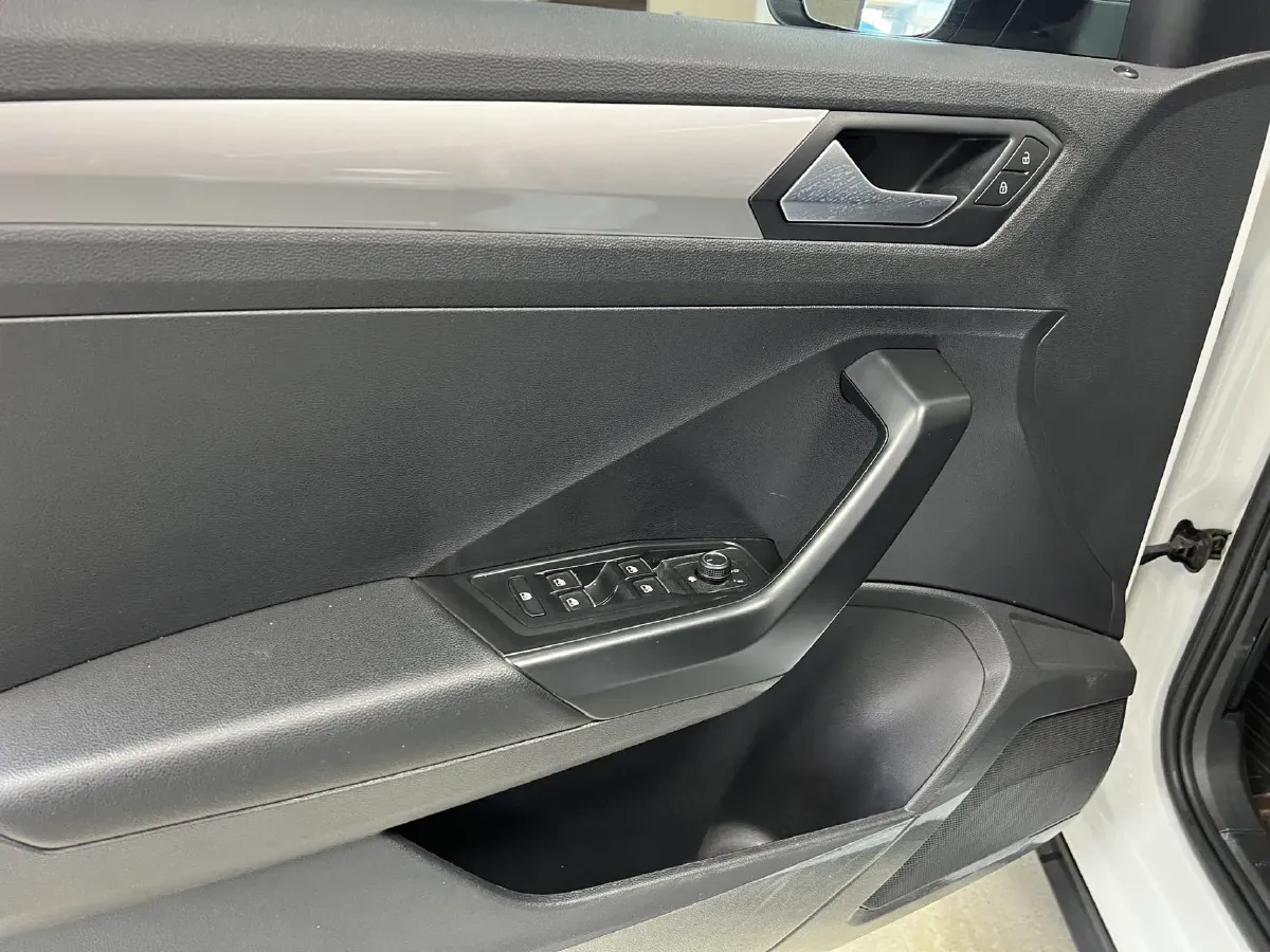 2022 Volkswagen T-Roc 1.4T 150HP L4 7DCT,autocango,china used car exporter,china ev exporter,chinese used car exporter,chinese used ev exporter