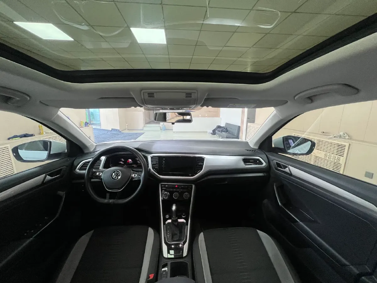 2022 Volkswagen T-Roc 1.4T 150HP L4 7DCT,autocango,china used car exporter,china ev exporter,chinese used car exporter,chinese used ev exporter
