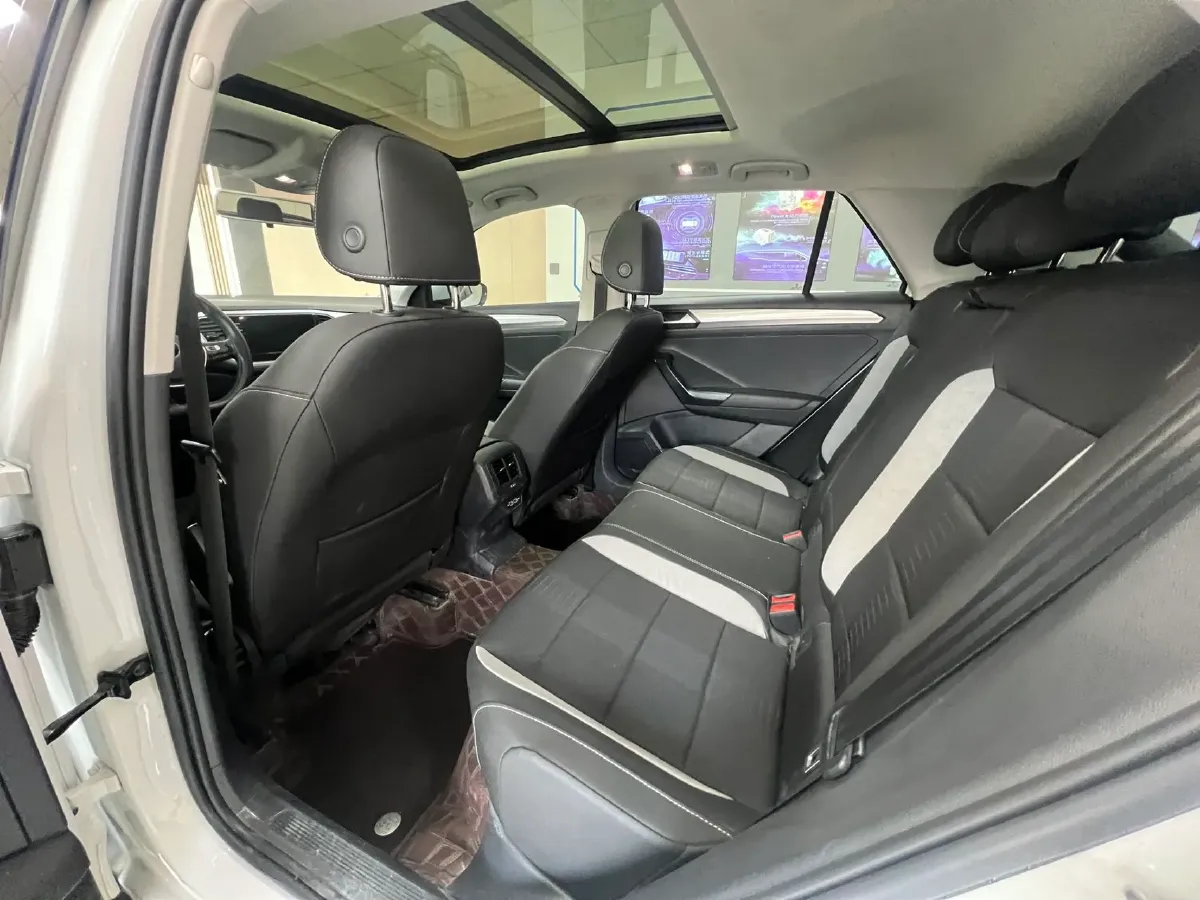 2022 Volkswagen T-Roc 1.4T 150HP L4 7DCT,autocango,china used car exporter,china ev exporter,chinese used car exporter,chinese used ev exporter