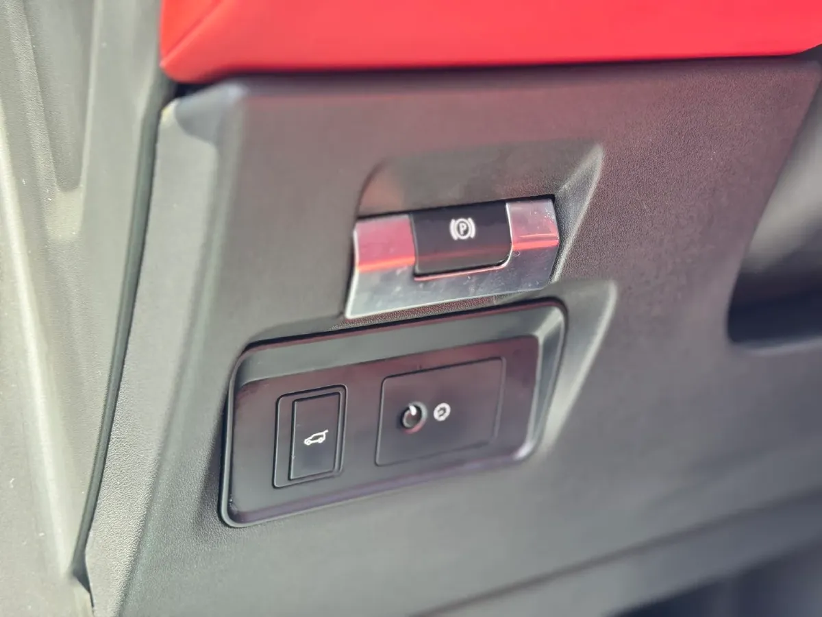 2020 Land Rover Range Rover Evoque 2.0T 249HP L4 9AT,autocango,china used car exporter,china ev exporter,chinese used car exporter,chinese used ev exporter