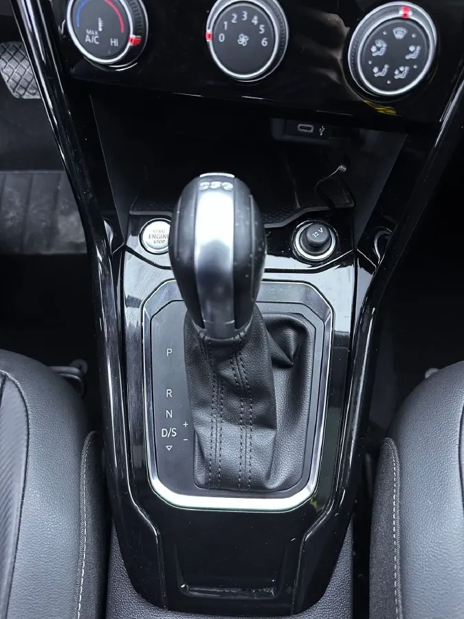 2021 Volkswagen T-Roc 1.4T 150HP L4 7DCT,autocango,china used car exporter,china ev exporter,chinese used car exporter,chinese used ev exporter