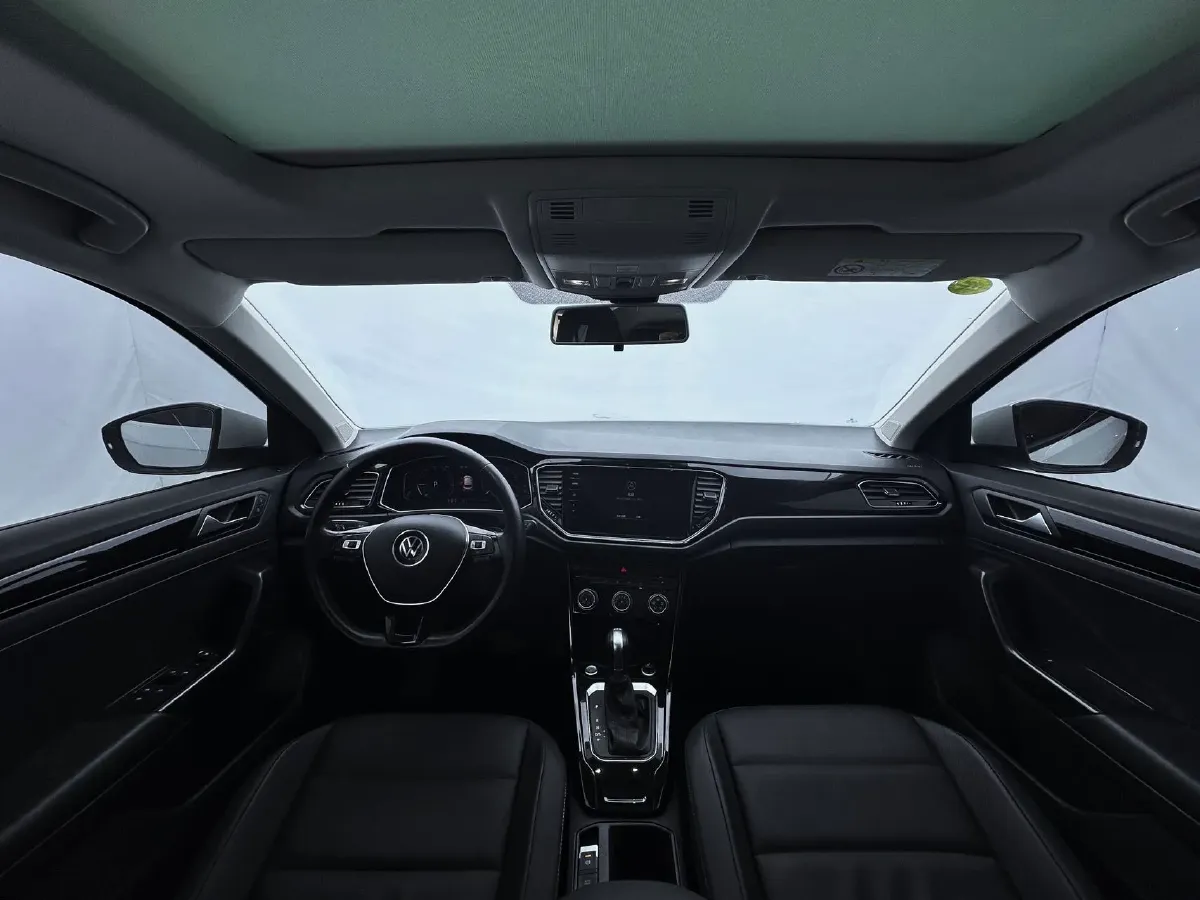 2021 Volkswagen T-Roc 1.4T 150HP L4 7DCT,autocango,china used car exporter,china ev exporter,chinese used car exporter,chinese used ev exporter