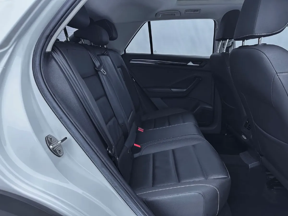 2021 Volkswagen T-Roc 1.4T 150HP L4 7DCT,autocango,china used car exporter,china ev exporter,chinese used car exporter,chinese used ev exporter