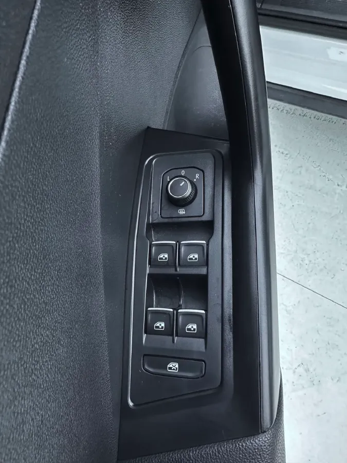 2021 Volkswagen T-Roc 1.4T 150HP L4 7DCT,autocango,china used car exporter,china ev exporter,chinese used car exporter,chinese used ev exporter