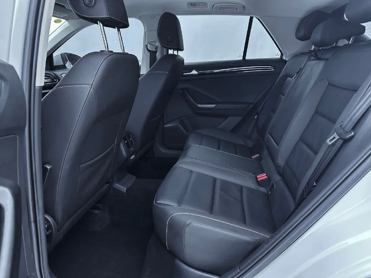 2021 Volkswagen T-Roc 1.4T 150HP L4 7DCT,autocango,china used car exporter,china ev exporter,chinese used car exporter,chinese used ev exporter