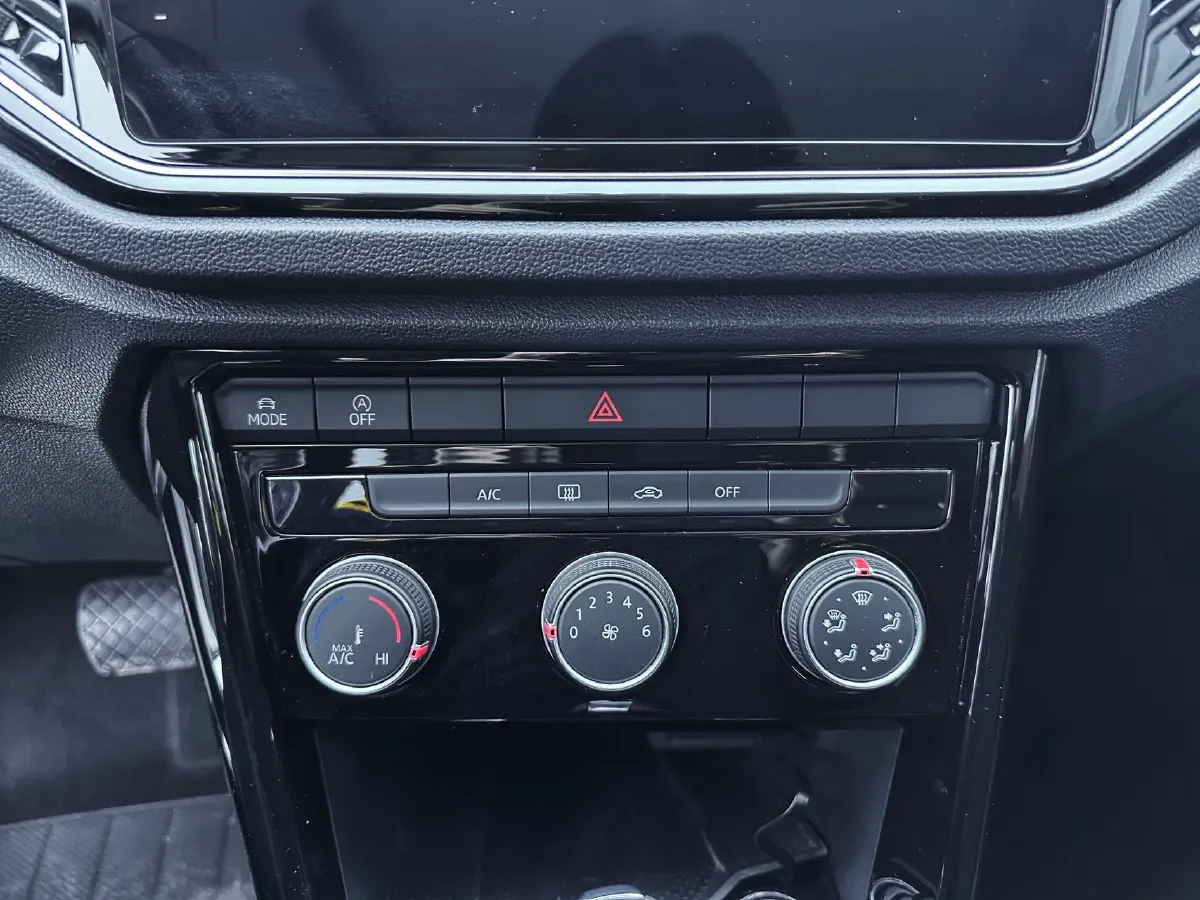 2021 Volkswagen T-Roc 1.4T 150HP L4 7DCT,autocango,china used car exporter,china ev exporter,chinese used car exporter,chinese used ev exporter