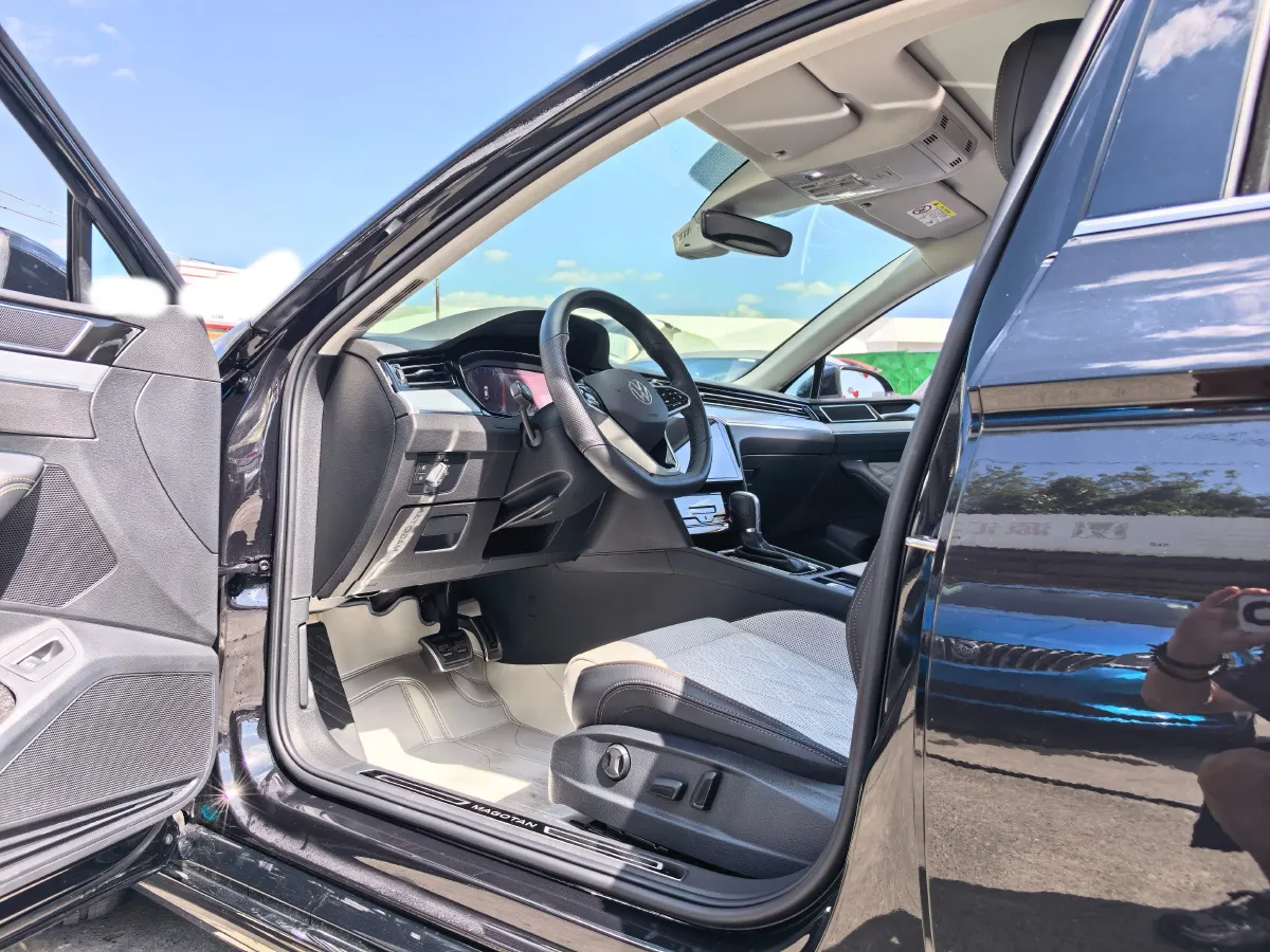 2025 Volkswagen Magotan 2.0T 186HP L4 7DCT,autocango,china used car exporter,china ev exporter,chinese used car exporter,chinese used ev exporter